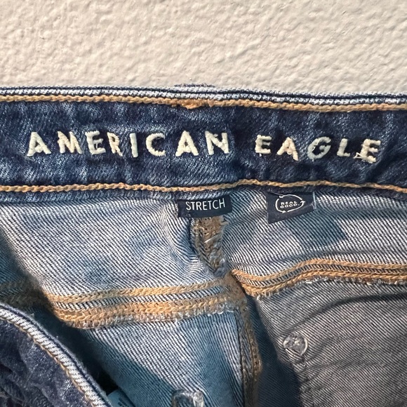 American Eagle Mom Jeans Size 0 short. Blue Mid Wash High Rise 80s’ - Picture 2 of 6